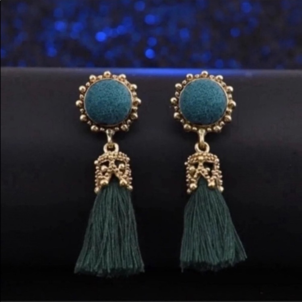 🌲NWT Forest Green Boutique Tassel Earrings